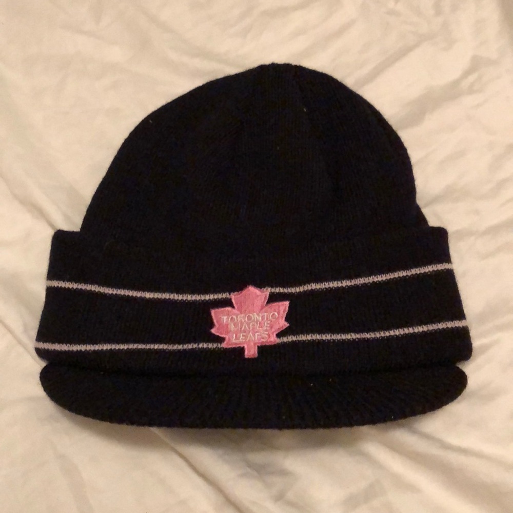 Reebok Toronto Maple Leafs breast cancer beanie